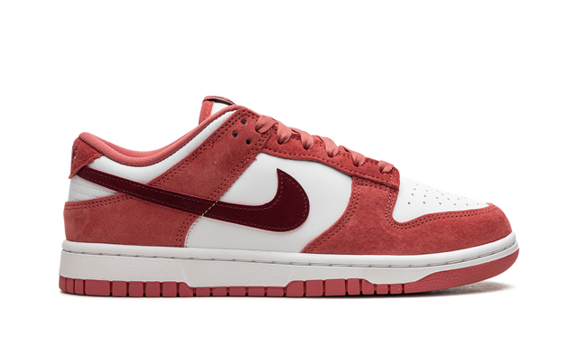 Nike Dunk Low Valentine's Day (2024)